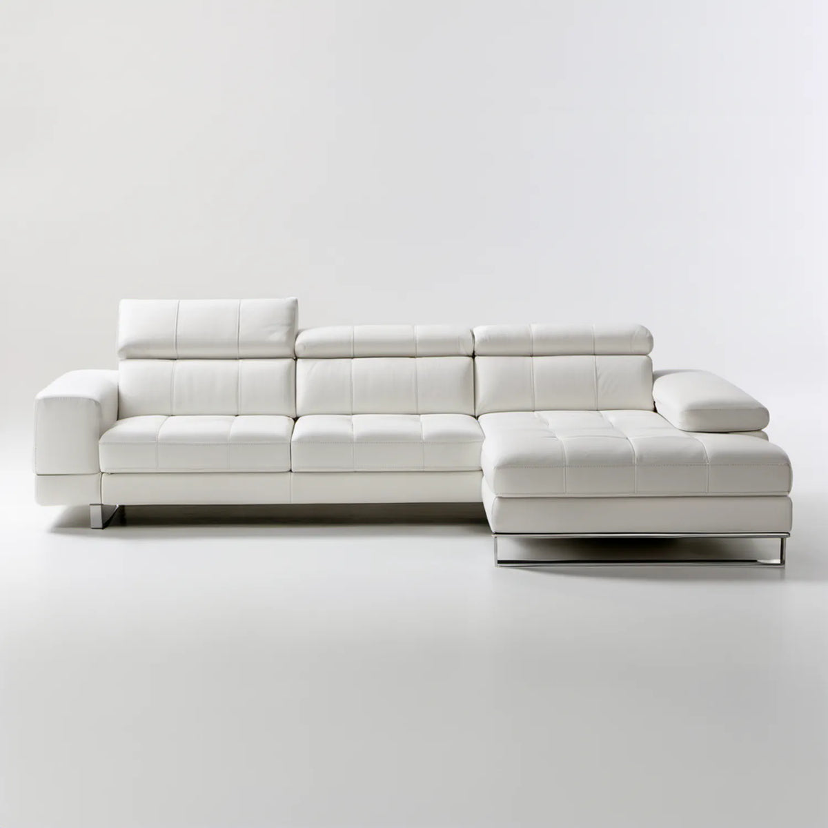 Biała narożna sofa w kształcie L z szezlongiem po prawej stronie, 300 x 170 x 88 cm